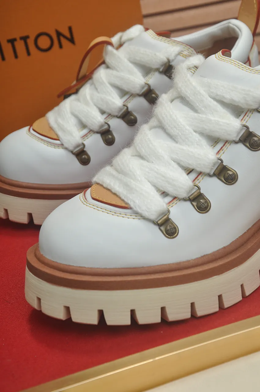 Men's shoes 💰660💶 LV Louis Vuitton 2025 autumn and winter new couple's new style, the original version is developed one to one, retro fashion, handsome and cool mountaineering derby shoes are out of stock 👍 💎 Material: imported first-layer cowhide 💎 Lining: imported lambskin 💎 Outsole: original molded TR non-slip sole 💎 Bottom height: 3.5cm 💎 Shoe size: 35-45 for both men and women